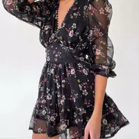 Легка шифонова сукня VIOLA з квітковим принтом колір чорний в квітковий принт